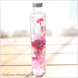 ストロベリーカクテル風、ハーバリウム完成品!ハーバリウムは、特殊なオイルの中に植物を入れた『植物標本』。 ”見て・飾って・癒されて・・・” 今、おしゃれなインテリアとして注目を浴びています!お誕生日プレゼントや結婚祝いなどの贈り物にも大変喜ばれる、新しいカタチのフラワーギフトです。