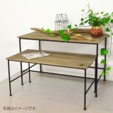 ご自宅にも、店舗什器にも◎ディスプレイスペースに。古めかしい雰囲気がすてきでなテーブル。大小2個セットの商品です。大小セットで、ひな壇にできるので可愛くディスプレイできます。